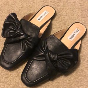 Steve Madden black leather Mule